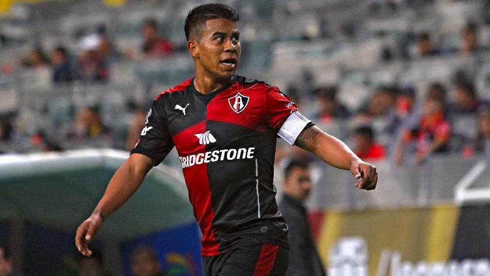 Juan Carlos Medina jugando partido en Liga MX con el Atlas