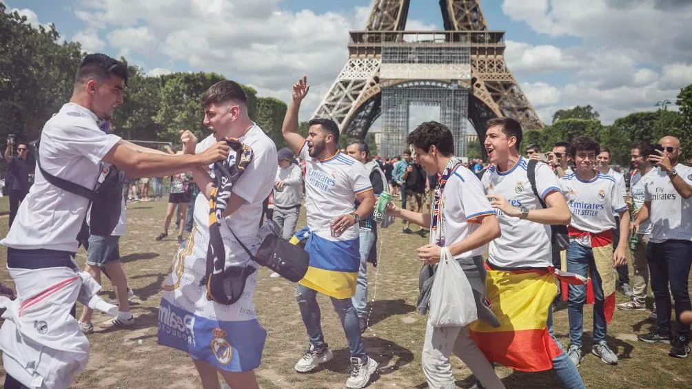 Desde las afueras del estadio ya se traían estos cánticos