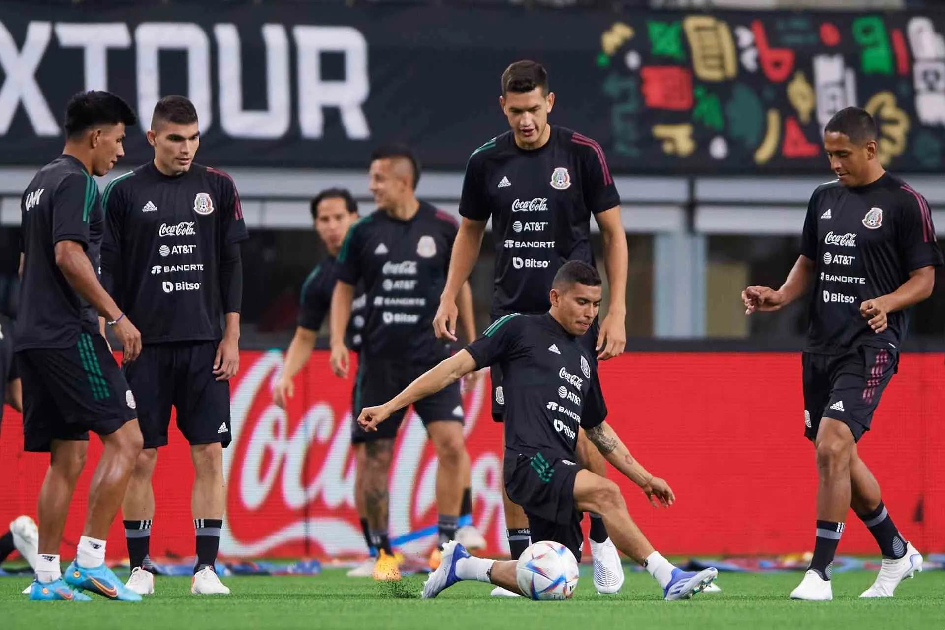 MEXSPORT Selección Mexicana entrenando en la cancha del AT&T Stadium
