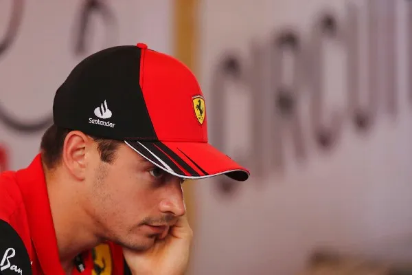 Leclerc reacciona en el GP de Mónaco