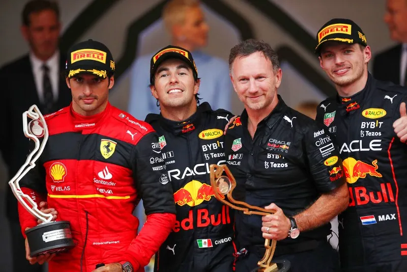 Sergio Pérez en el podio