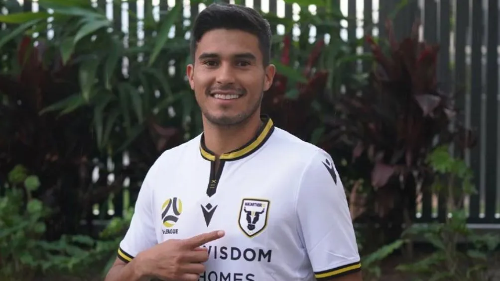 Ulises Dávila, con la playera del Macarthur FC