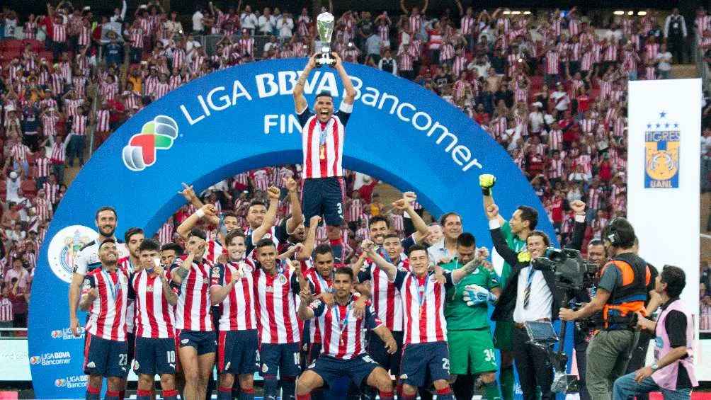 Chivas festejando el título obtenido en el Torneo Clausura 2017