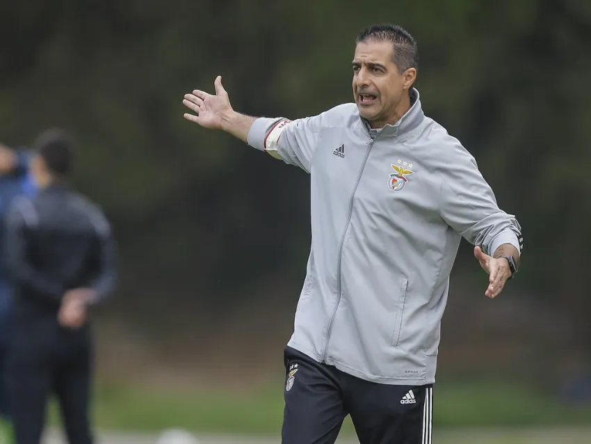 Renato Pavia cuando era DT de Benfica B