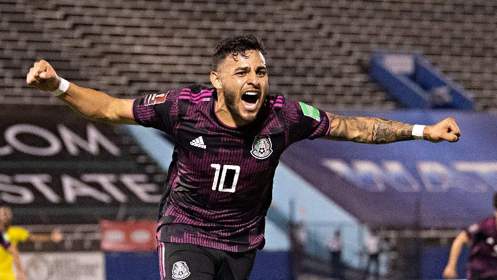 Alexis Vega celebrando anotación en partido con la Selección Mexicana