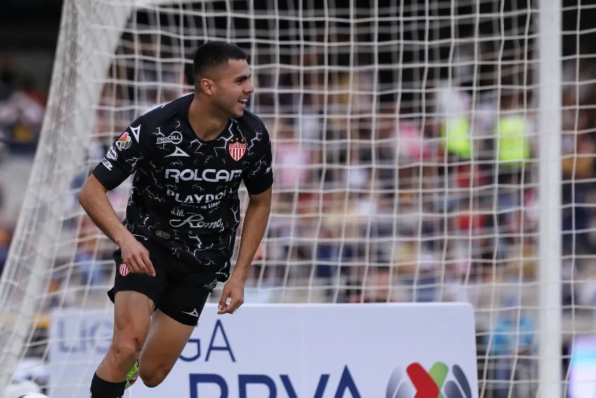 Medina en celebración de gol