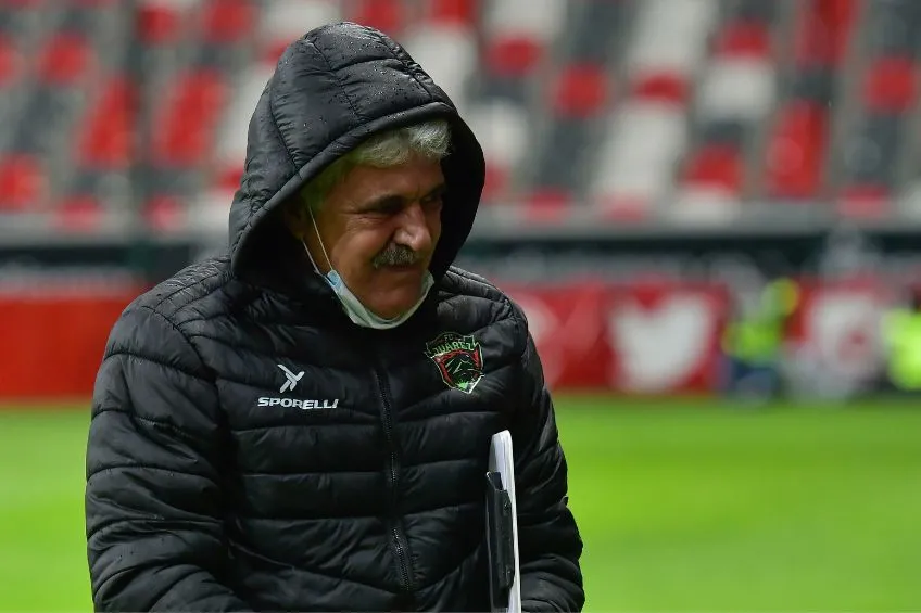 Tuca Ferretti durante un partido de Juárez FC