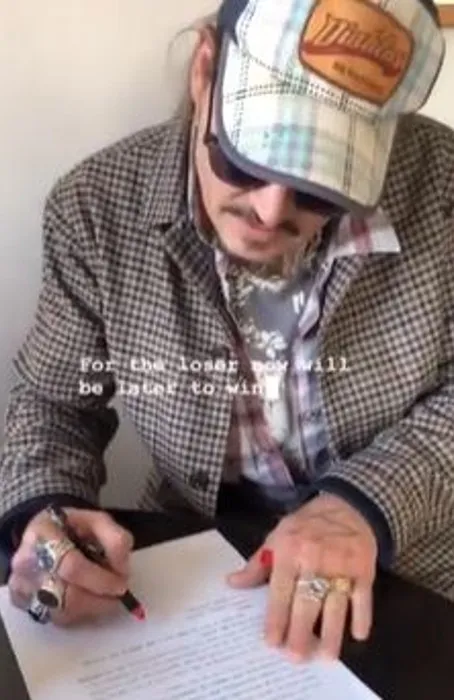 ESPECIAL Depp con la gorra de los Diablos de Tepic