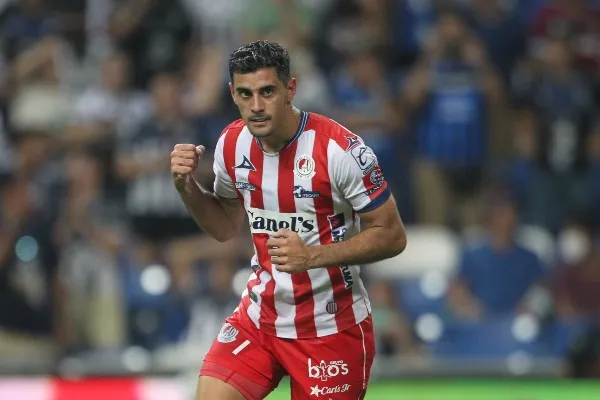 Germán Berterame celebra con el Atlético de San Luis