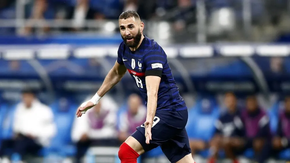 Benzema jugando partido con Francia en la Nations League