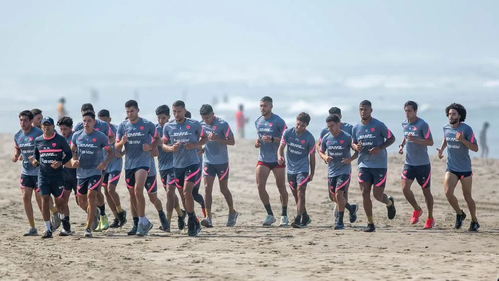 Pumas realizando pretemporada en Acapulco
