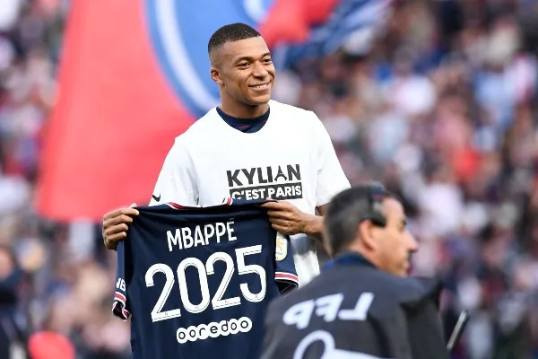 TWITTER @KMbappe Kylian Mbappé renovó con el PSG hasta 2025
