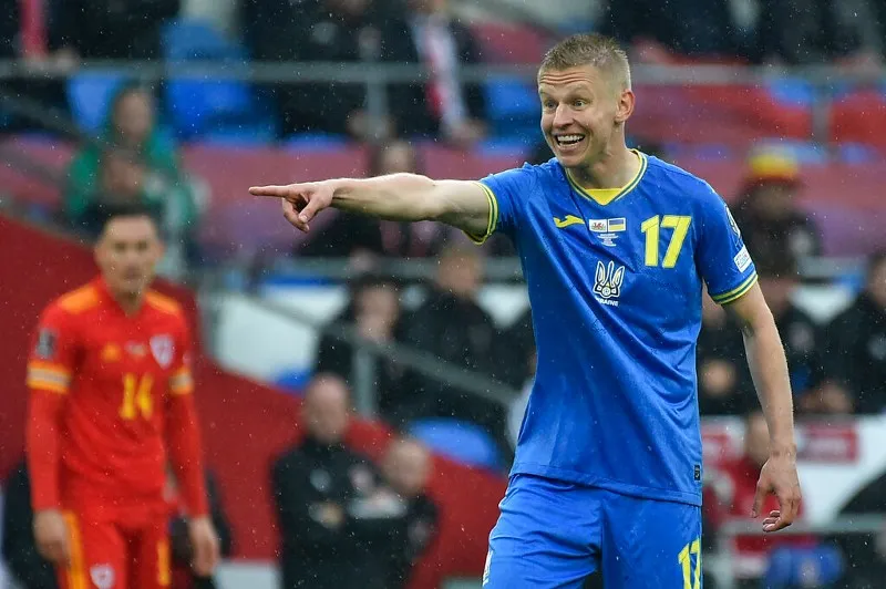 Oleksandr Zinchenko en partido ante Gales