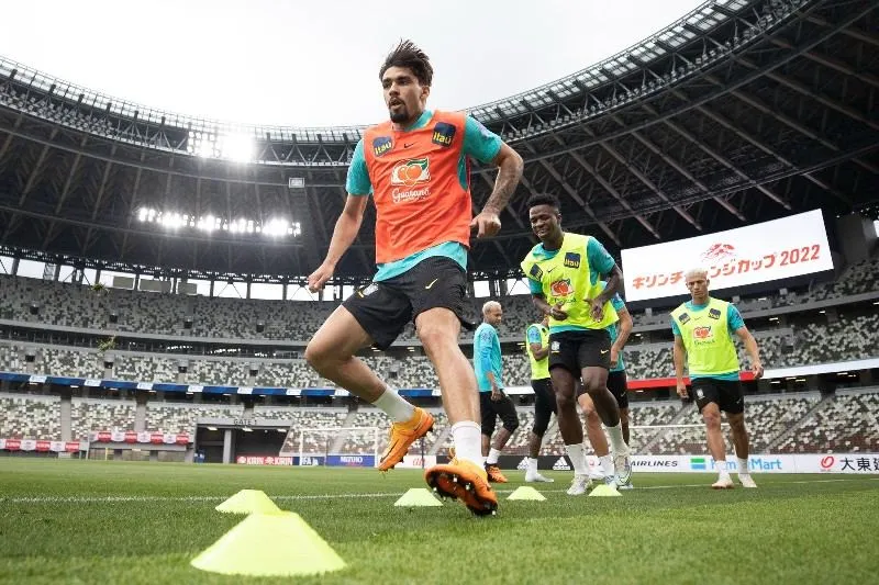 Jugadores de Brasil entrenando