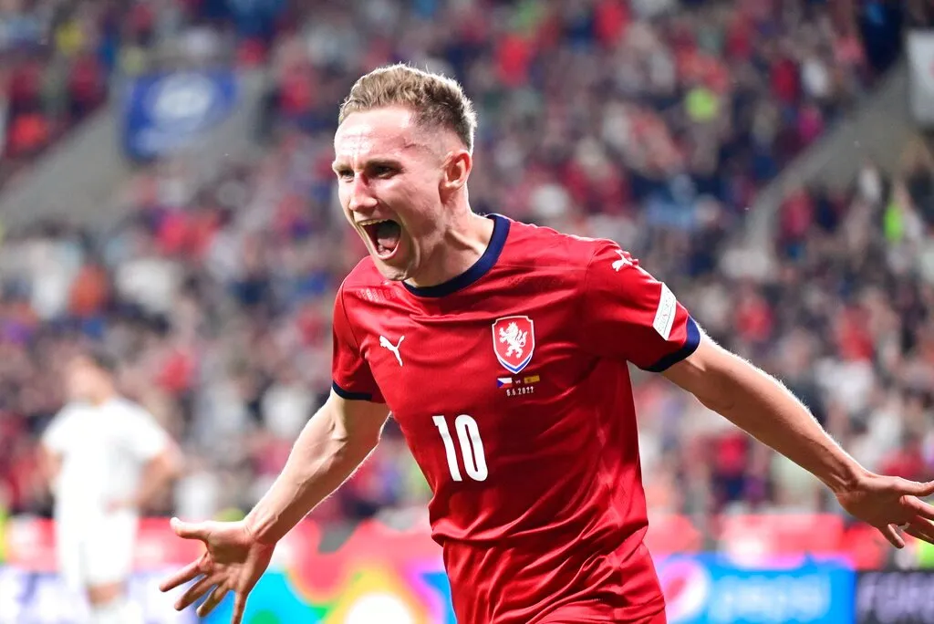 AP Jan Kuchta festejando gol con República Checa ante España