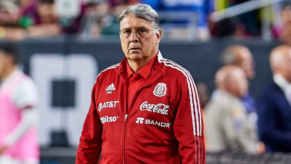 Tata Martino con la Selección Mexicana en partido ante Uruguay