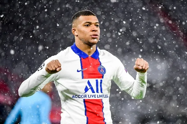 Mbappé jugando con el PSG