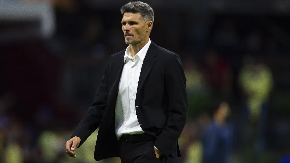 MEXSPORT Fernando Ortiz dirigiendo al América en partido de la Liga MX