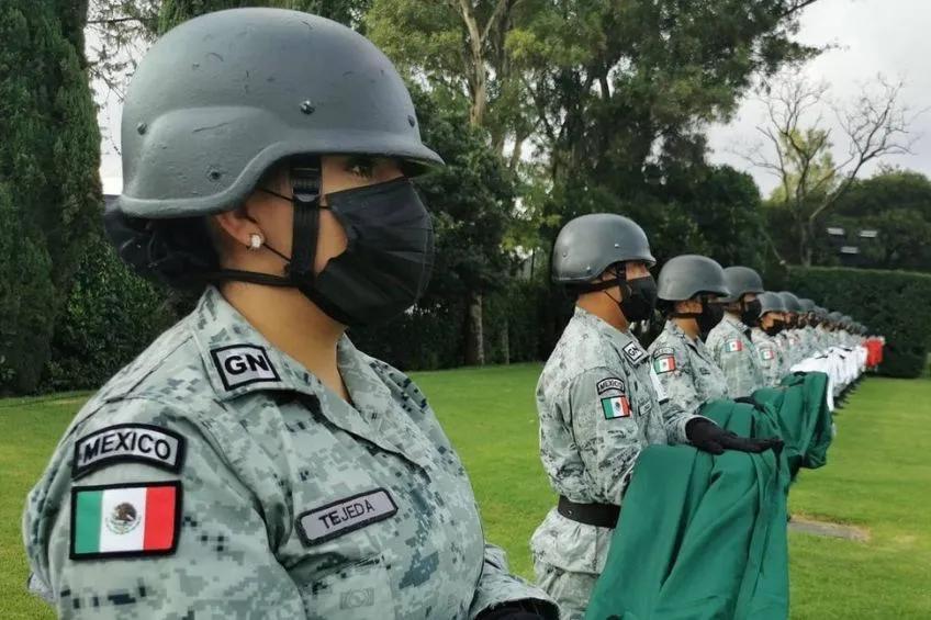 Elementos de la Guardia Nacional previo a una ceremonia