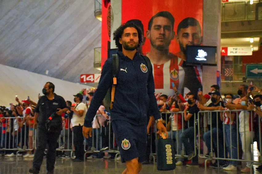 Chino Huerta previo a un partido de Chivas