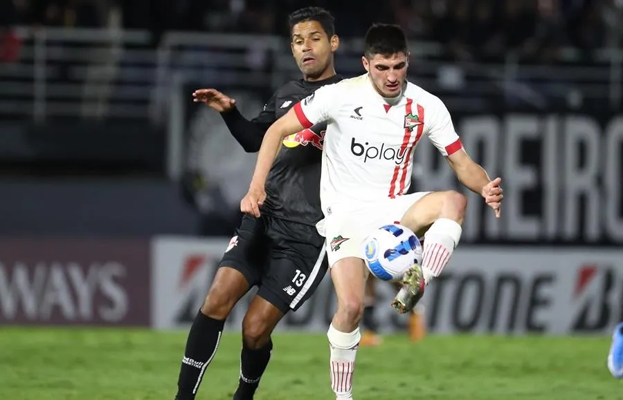 EFE Del Petre en juego con Estudiantes de La Plata
