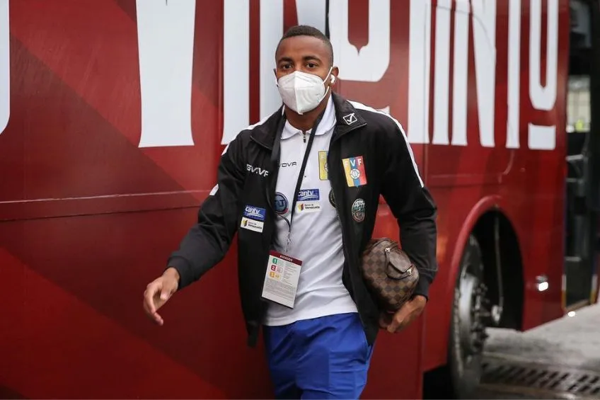 Wuilker Faríñez entrenando con Venezuela