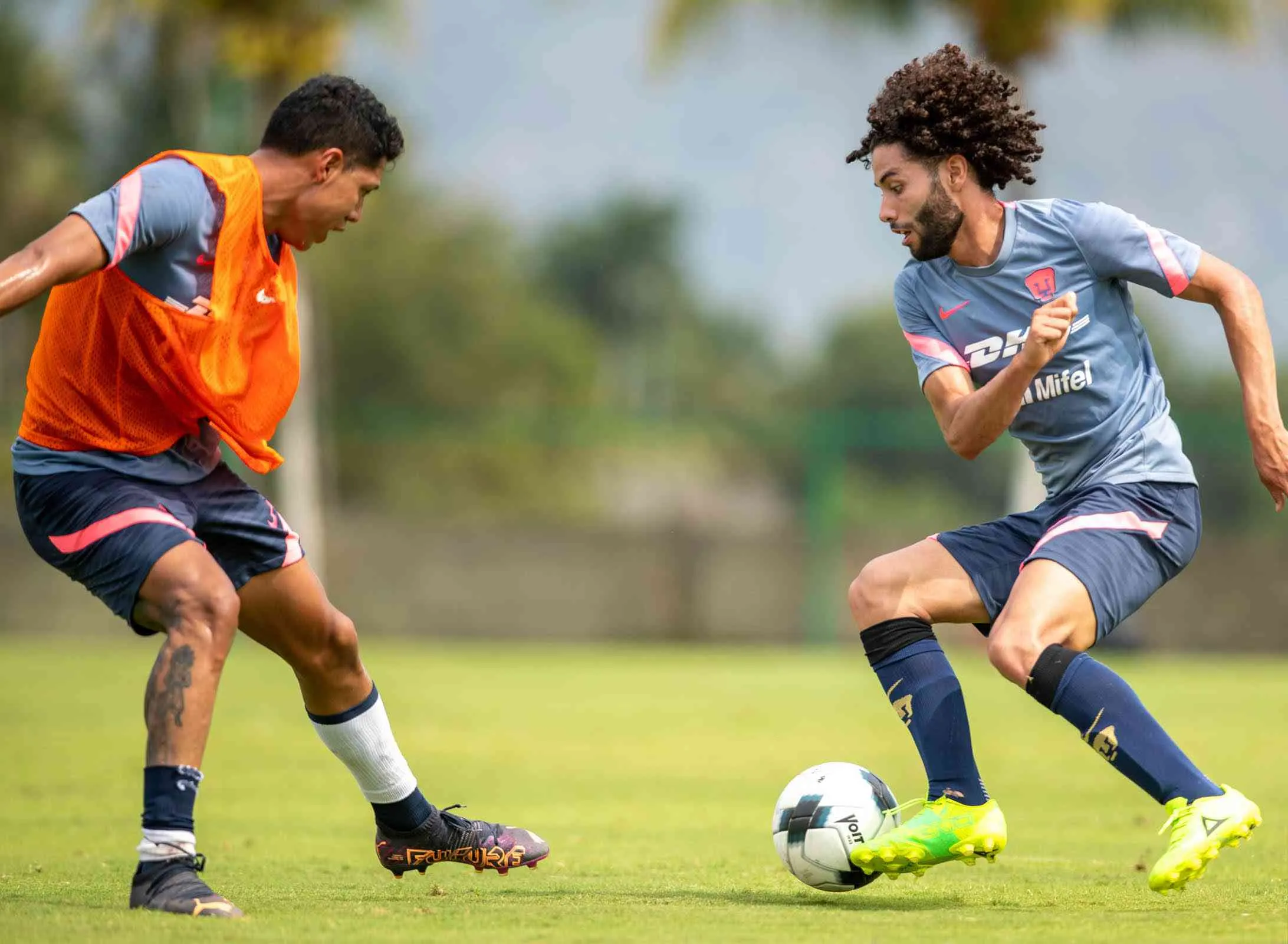 Chino Huerta en pretemporada con Pumas