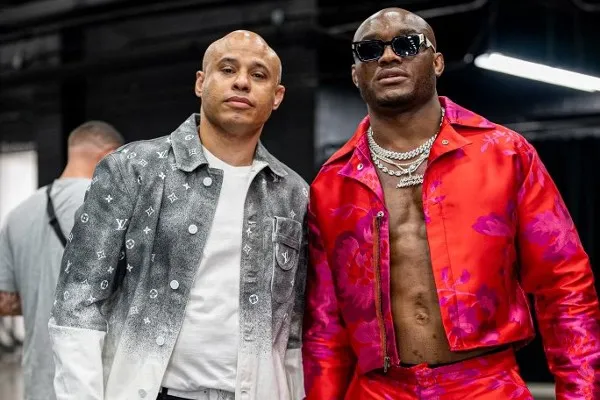 TWITTER @USMAN84kg Ali Abdelaziz posa junto a Kamaru Usman