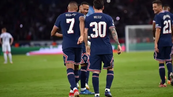 TWITTER @PSG_inside Jugadores del PSG en el campo