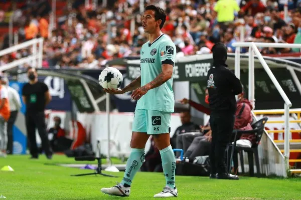 Diego Rigonato en acción con Toluca