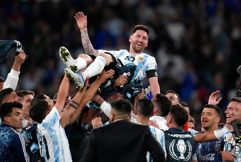 AP Messi en celebración de la Finalissima