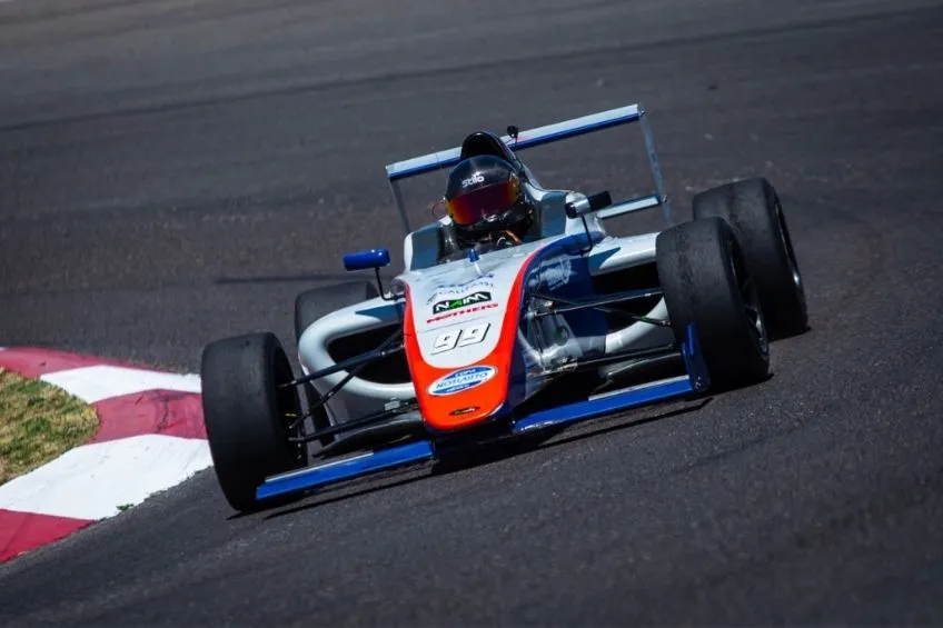 Julio Rejón en una carrera de F4