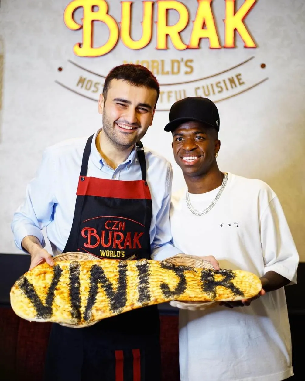 La pintura de la comida con el nombre de &quot;Vini Jr.&quot;