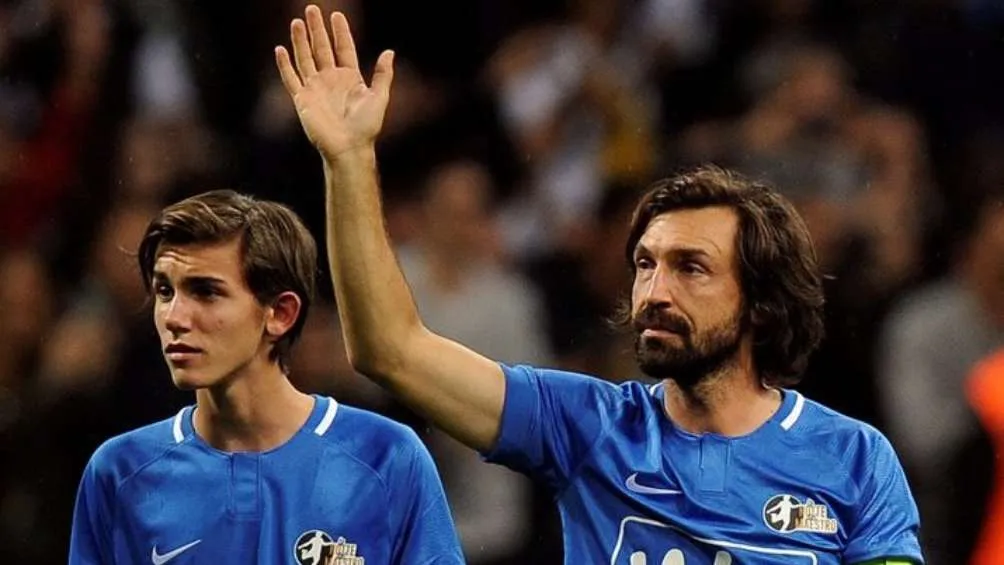 Andrea Pirlo y su hijo