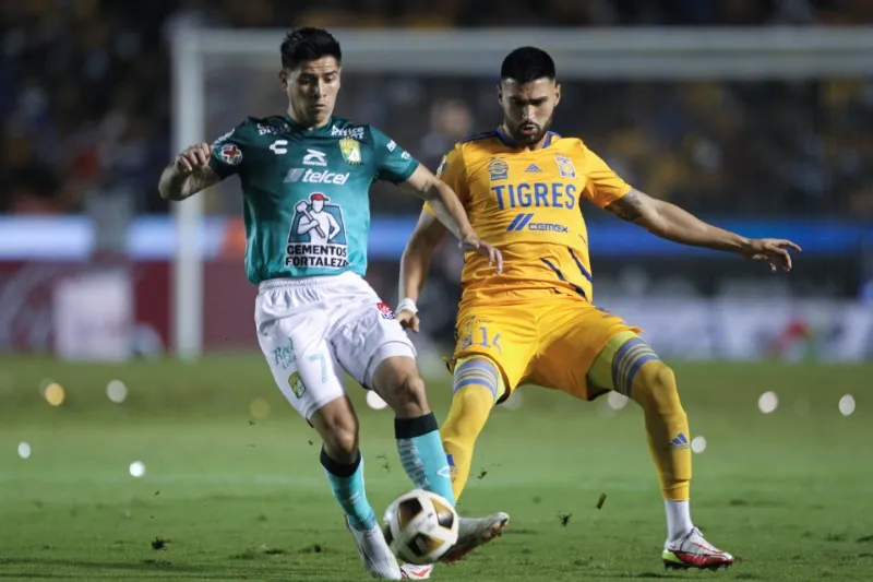 Purata jugando con Tigres