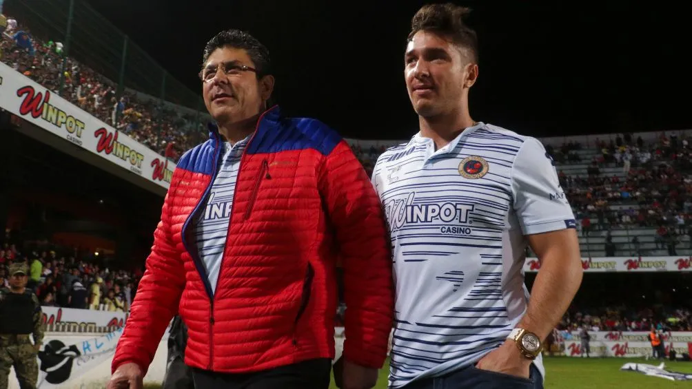 Fidel Kuri y su hijo en el Luis &quot;Pirata&quot; Fuente