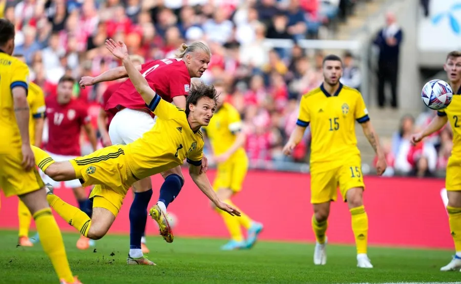 Cabezazo de Haaland para abrir el marcador ante Suecia