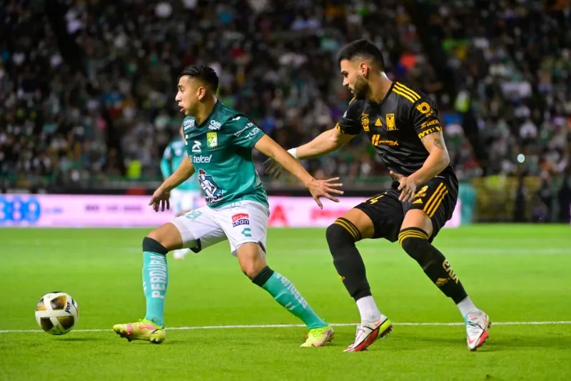 Purata con Tigres en partido ante León
