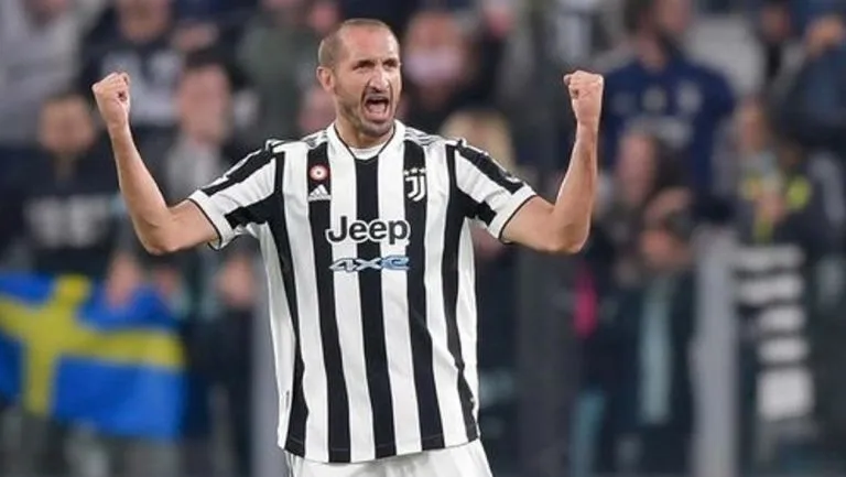 Giorgio Chiellini festejando gol con la Juventus en Serie A