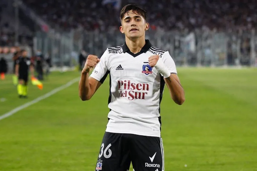 Pablo Solari festejando un gol