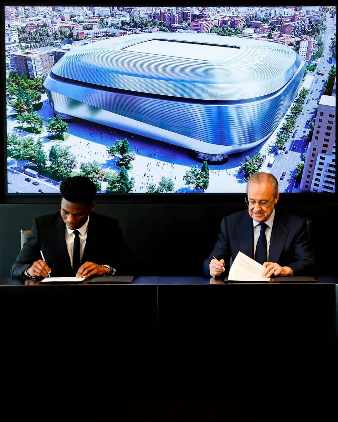 Tchouaméni plasma su rúbrica en el contrato