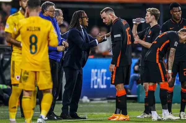 Vincent Janssen en acción con Países Bajos