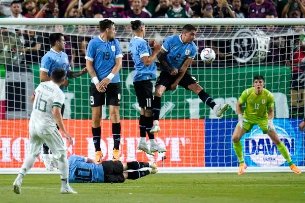 Darwin Núñez en acción con Uruguay ante México