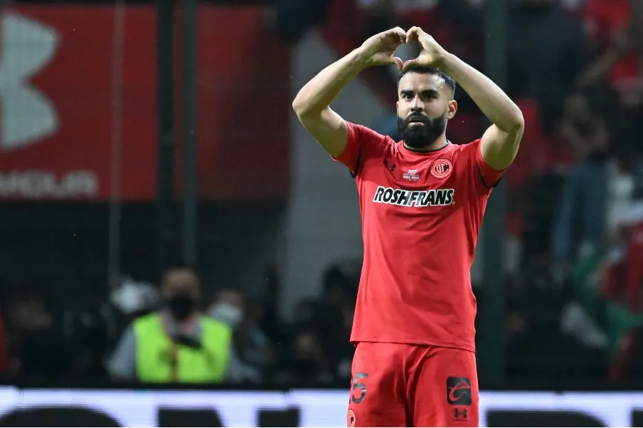 Alexis Canelo durante un partido con Toluca