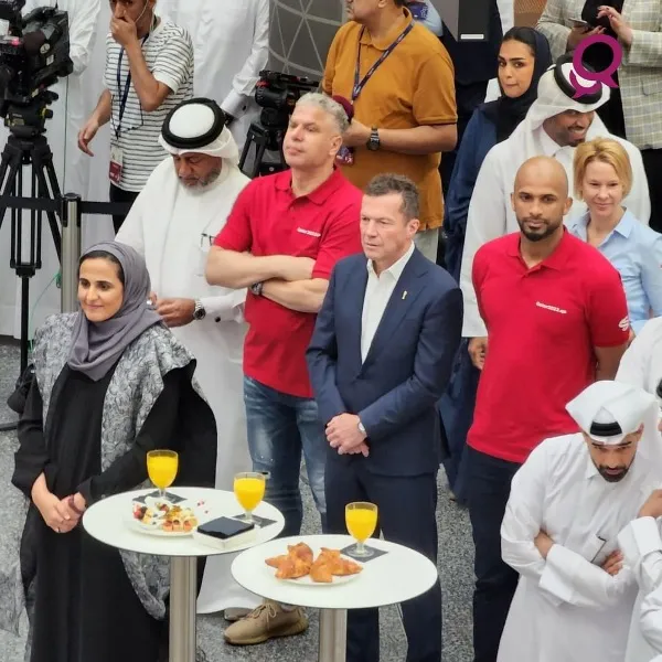 Esperando la presentación del cartel