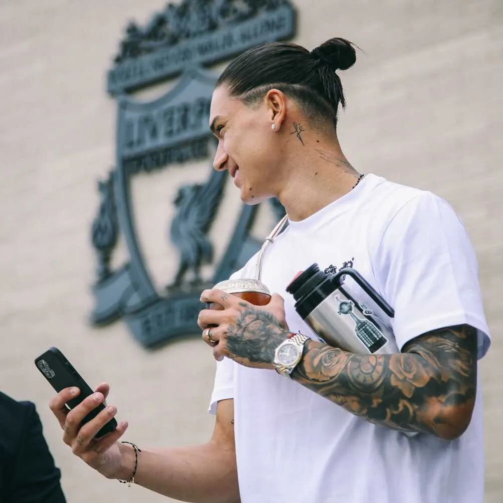 Darwin Núñez llegando a Anfield