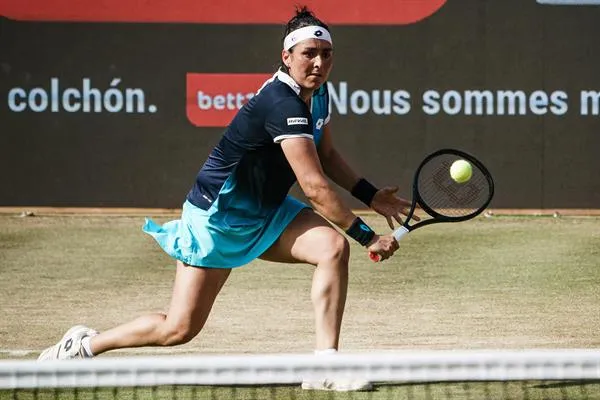 Ons Jabeur en acción