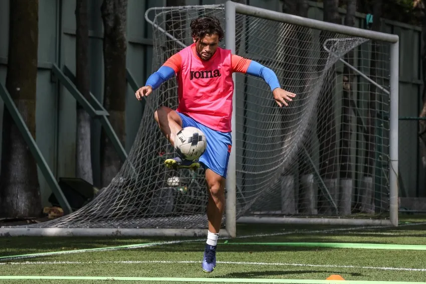 TWITTER: @Cruz Azul Tabó en entrenamiento con Cruz Azul
