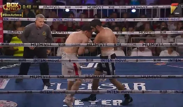 Omar Chávez durante pelea contra Rafael Ortíz