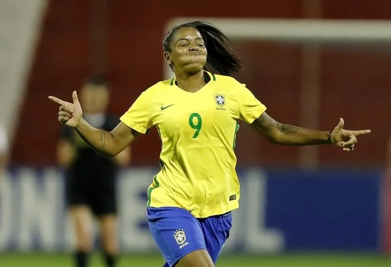 Geyse Ferreira jugando con la Selección de Brasil